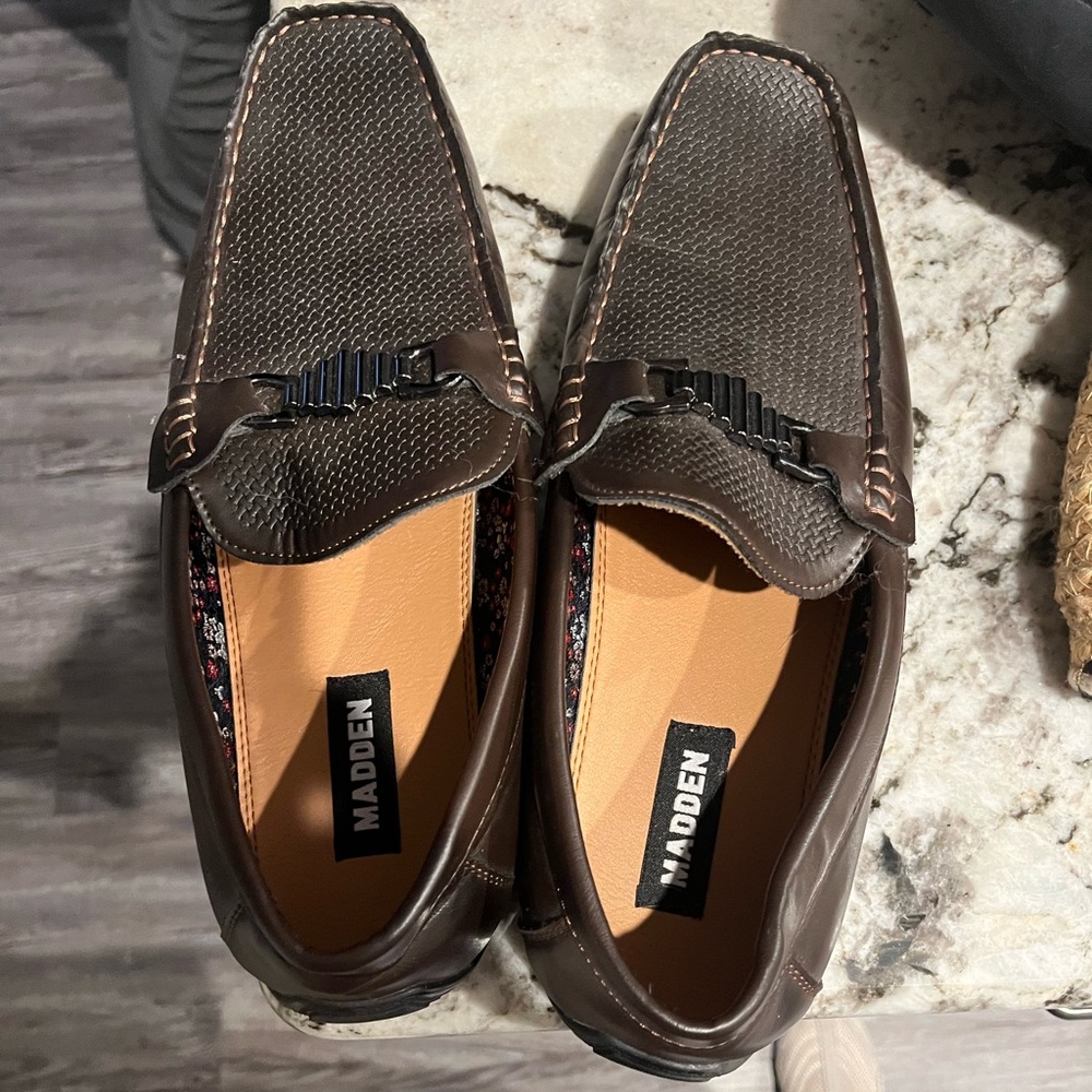 Men’s size 11 dress shoes